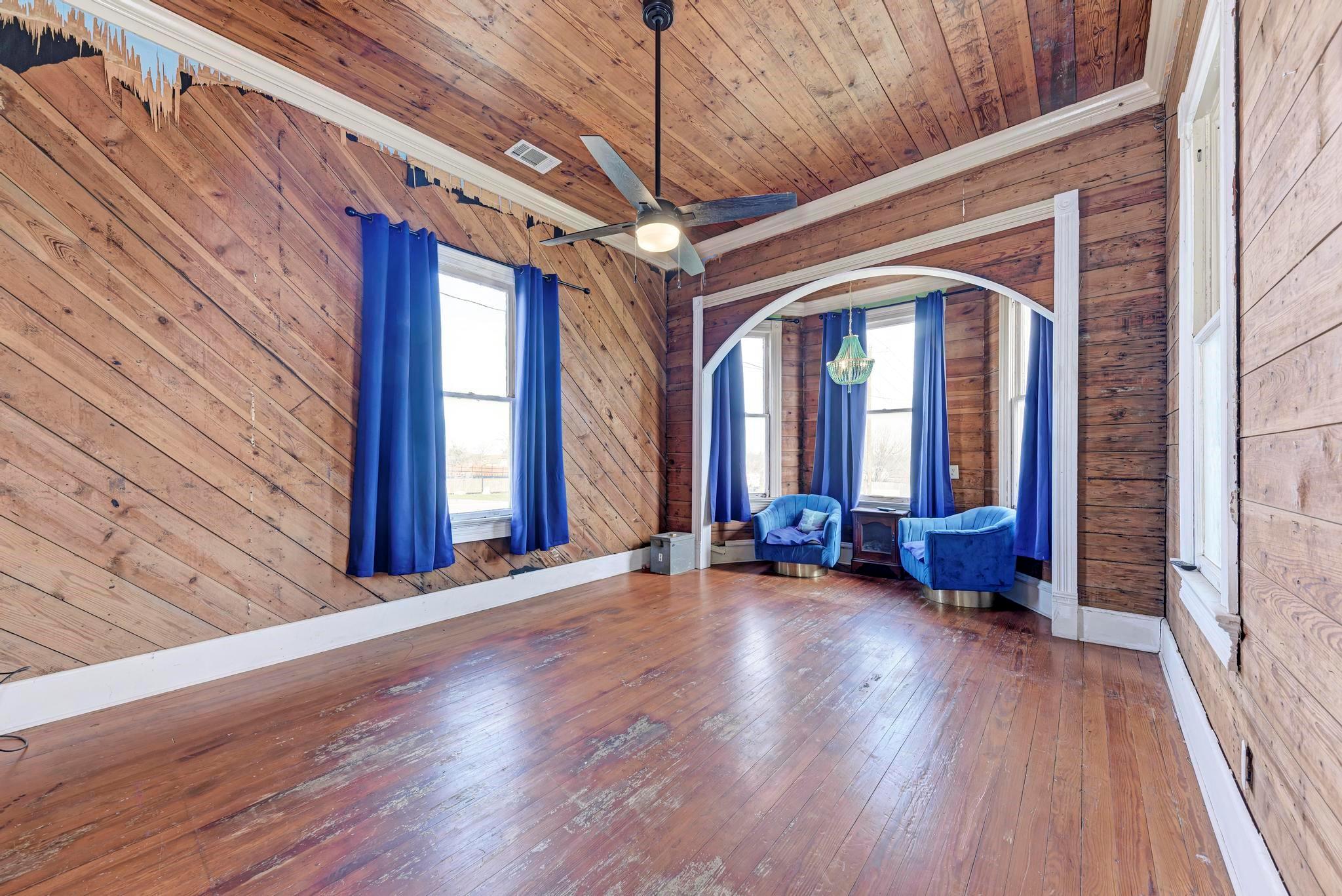 308 N Broad St, Coupland, TX 78615