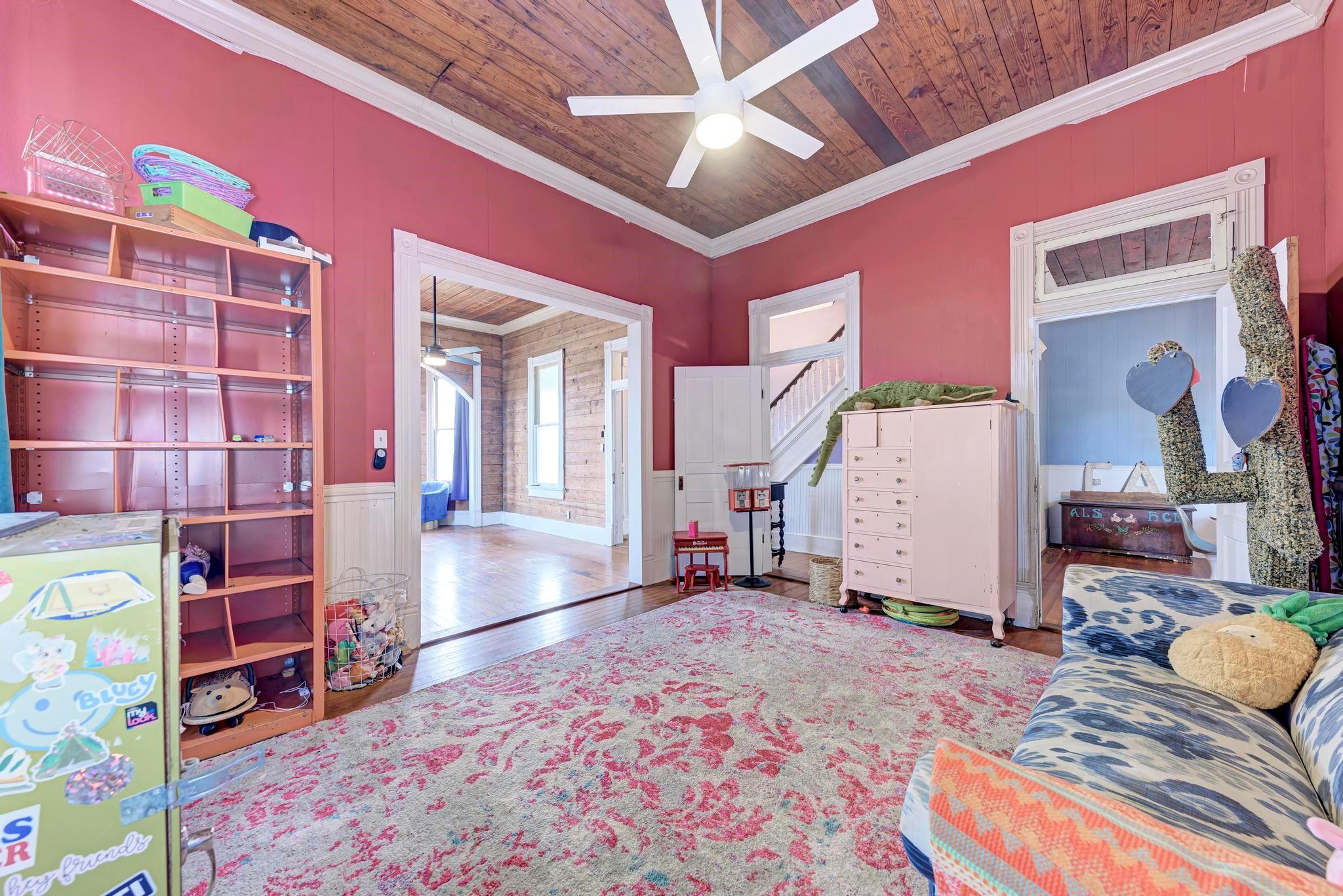 308 N Broad St, Coupland, TX 78615