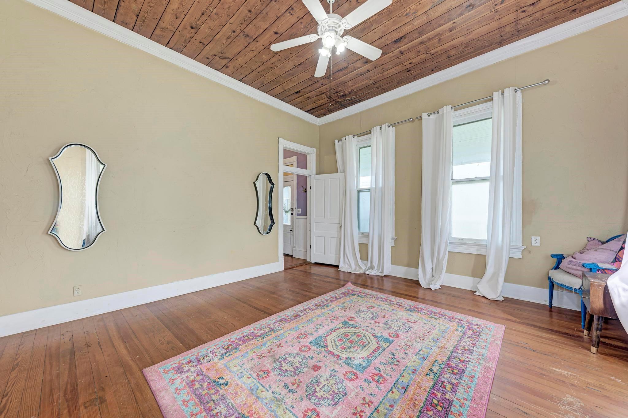 308 N Broad St, Coupland, TX 78615