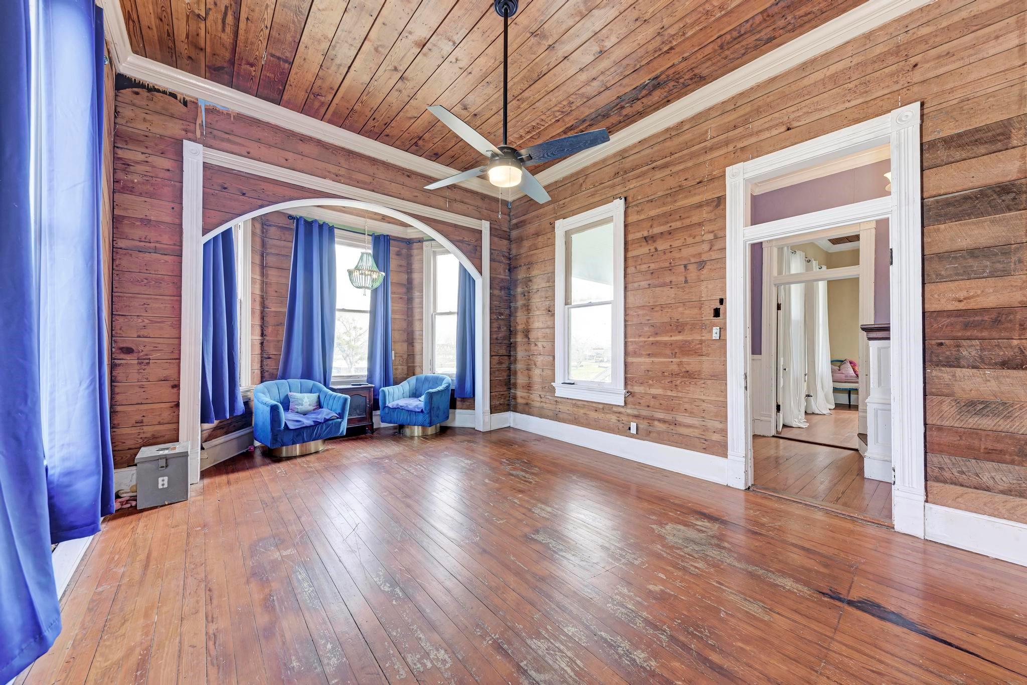 308 N Broad St, Coupland, TX 78615