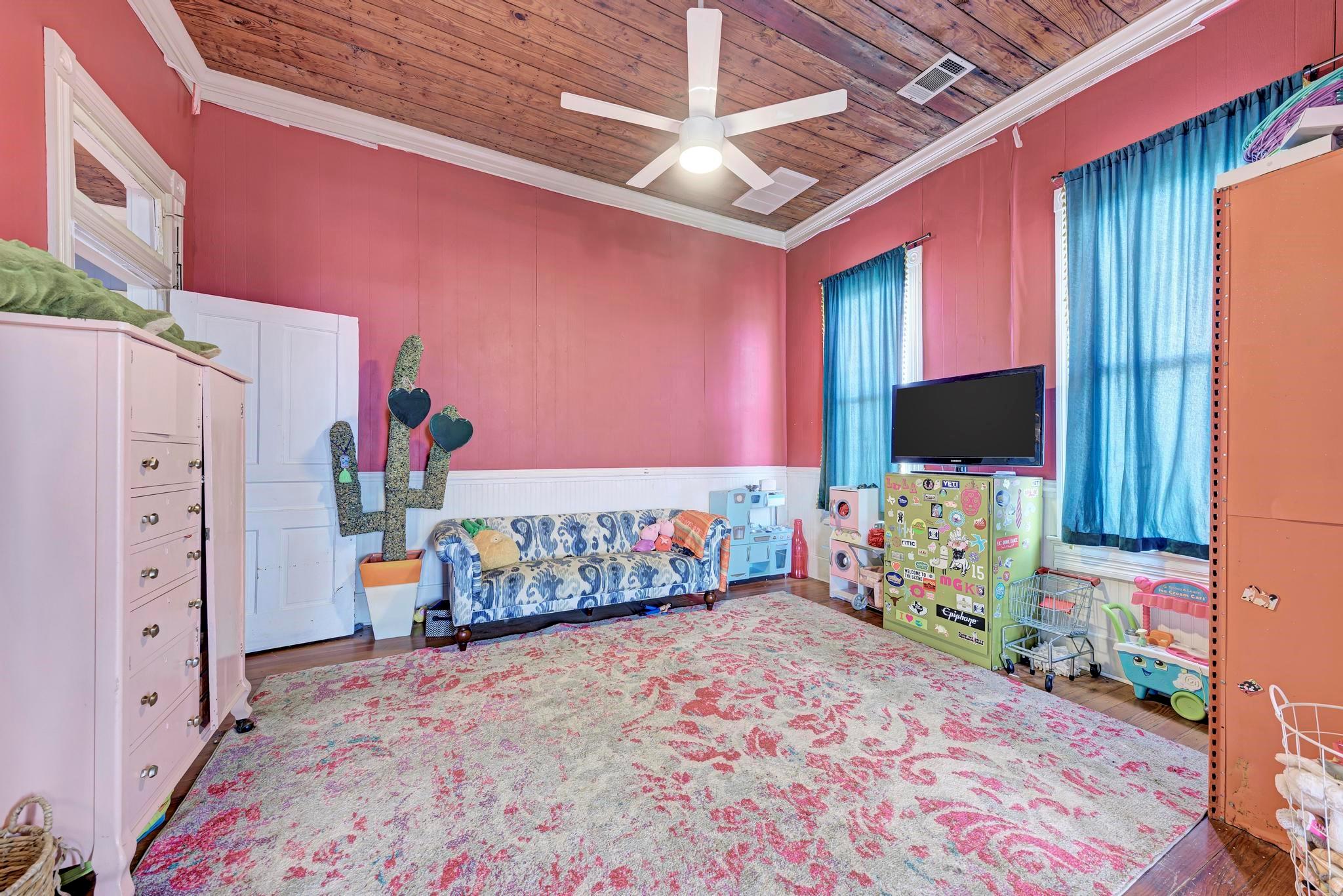 308 N Broad St, Coupland, TX 78615