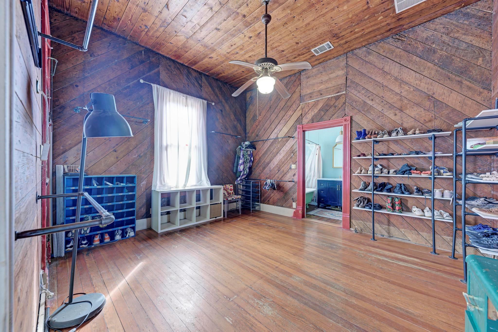 308 N Broad St, Coupland, TX 78615