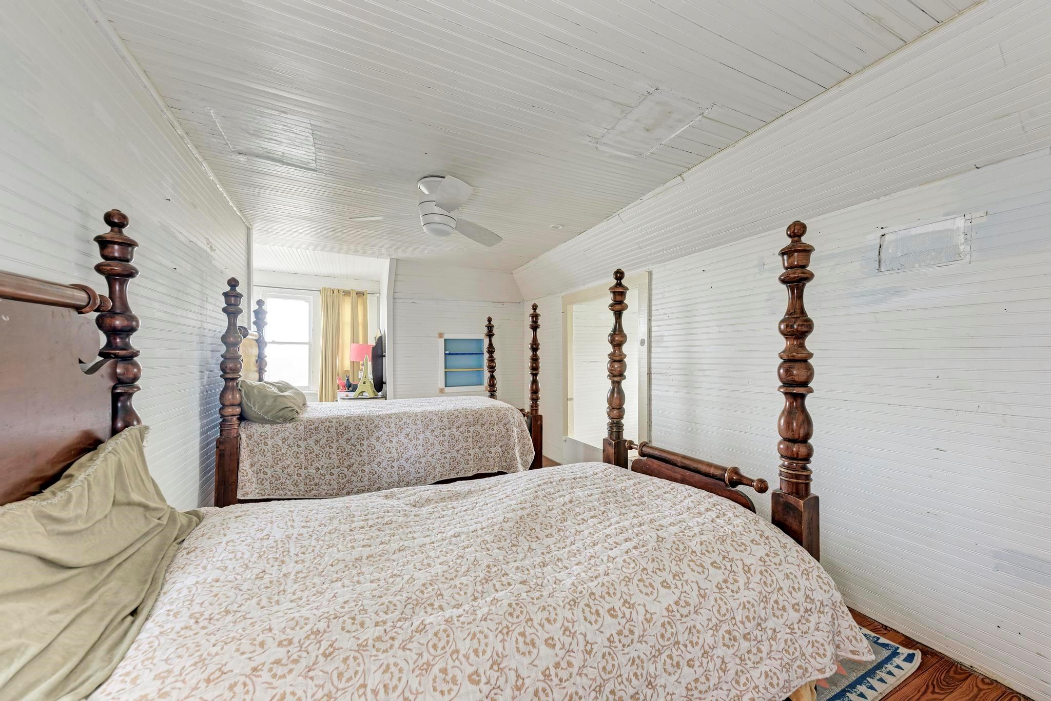 308 N Broad St, Coupland, TX 78615