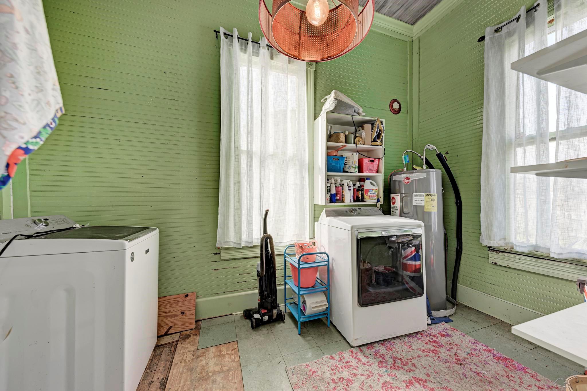 308 N Broad St, Coupland, TX 78615