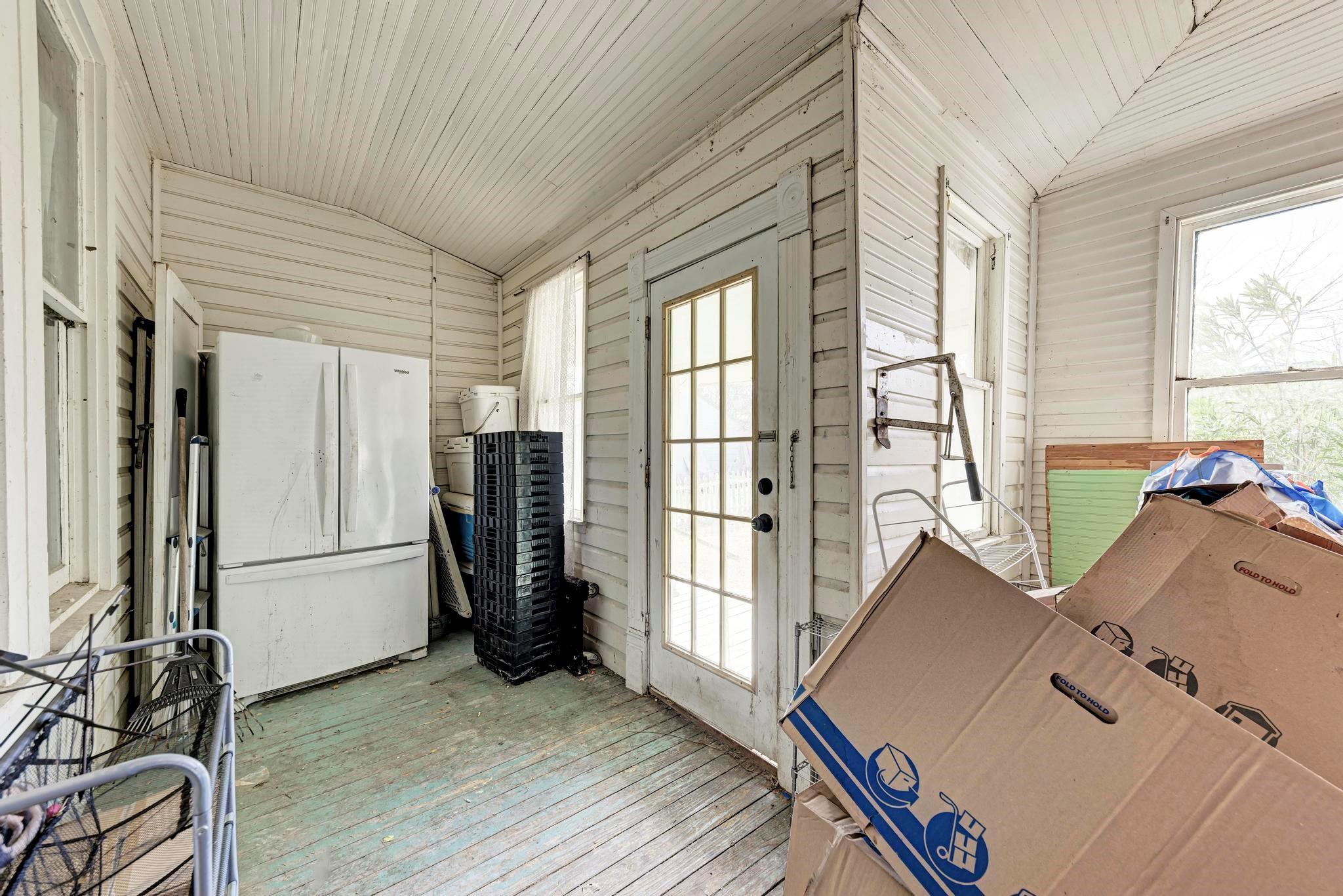 308 N Broad St, Coupland, TX 78615