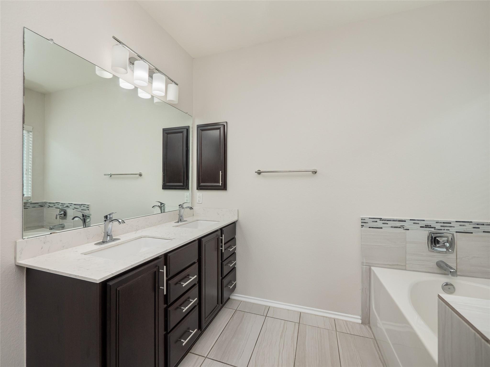 1432 Uhland Dr, Leander, TX 78641