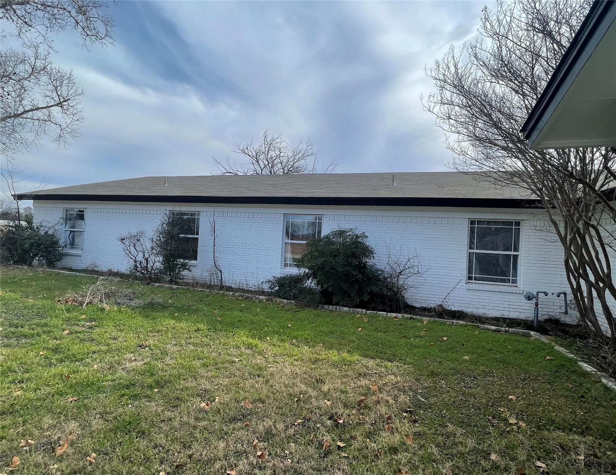 1405 W Storey St, San Saba, TX 76877