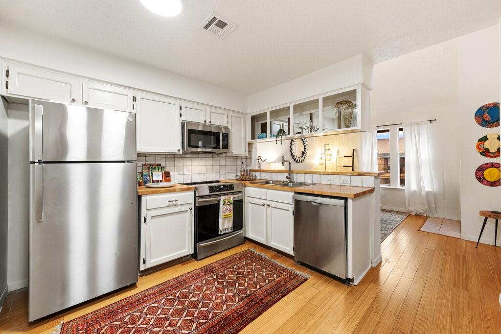 5608 Cougar Dr # 220, Austin, TX 78745