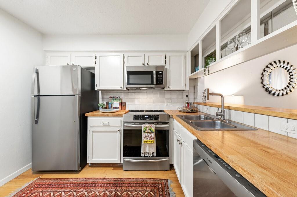 5608 Cougar Dr # 220, Austin, TX 78745