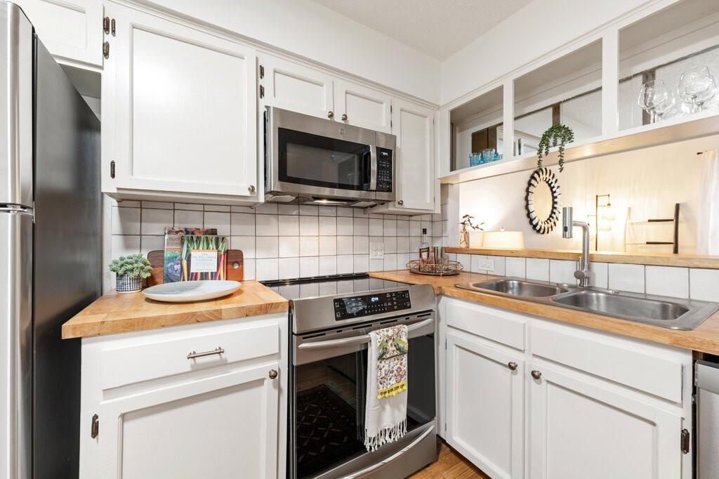 5608 Cougar Dr # 220, Austin, TX 78745