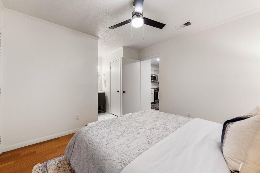 5608 Cougar Dr # 220, Austin, TX 78745