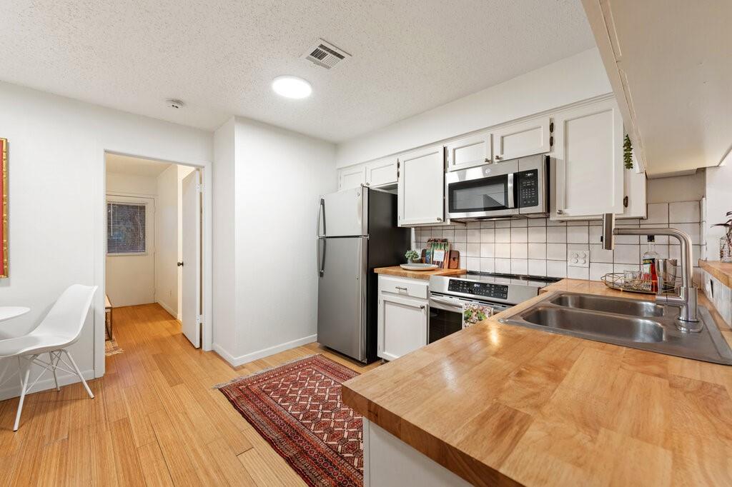 5608 Cougar Dr # 220, Austin, TX 78745