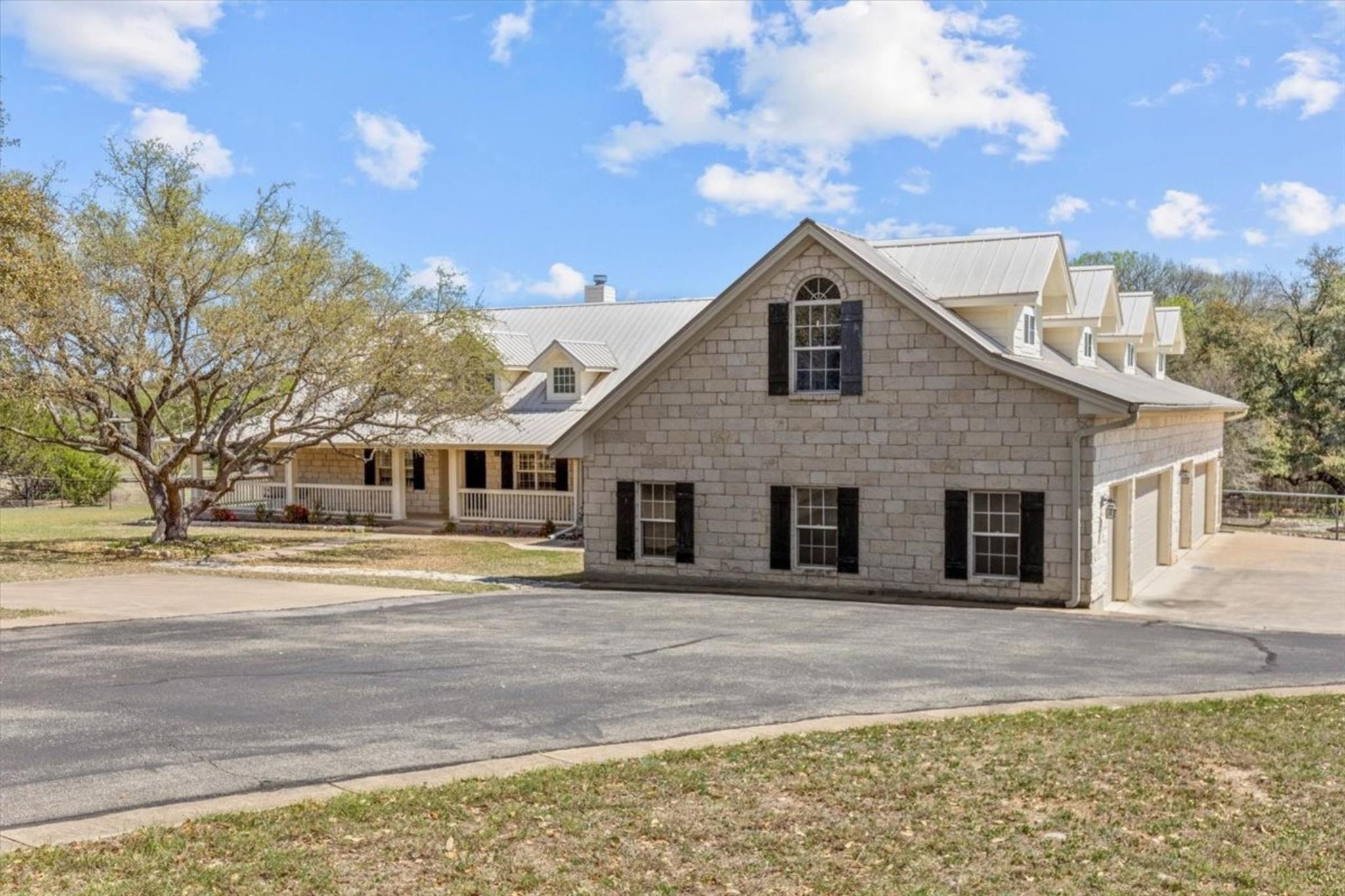 312 Quarterhorse Dr, Liberty Hill, TX 78642