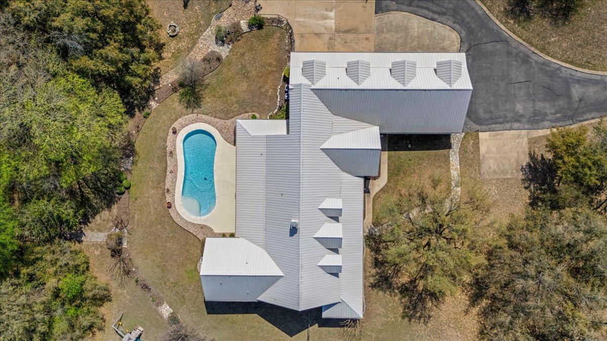 312 Quarterhorse Dr, Liberty Hill, TX 78642
