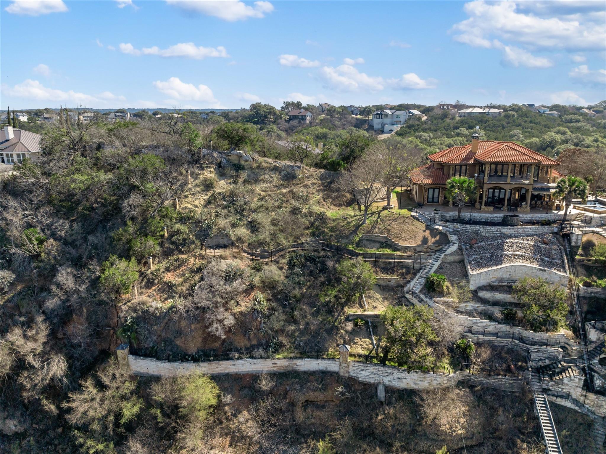 335 Harbor Dr, Spicewood, TX 78669