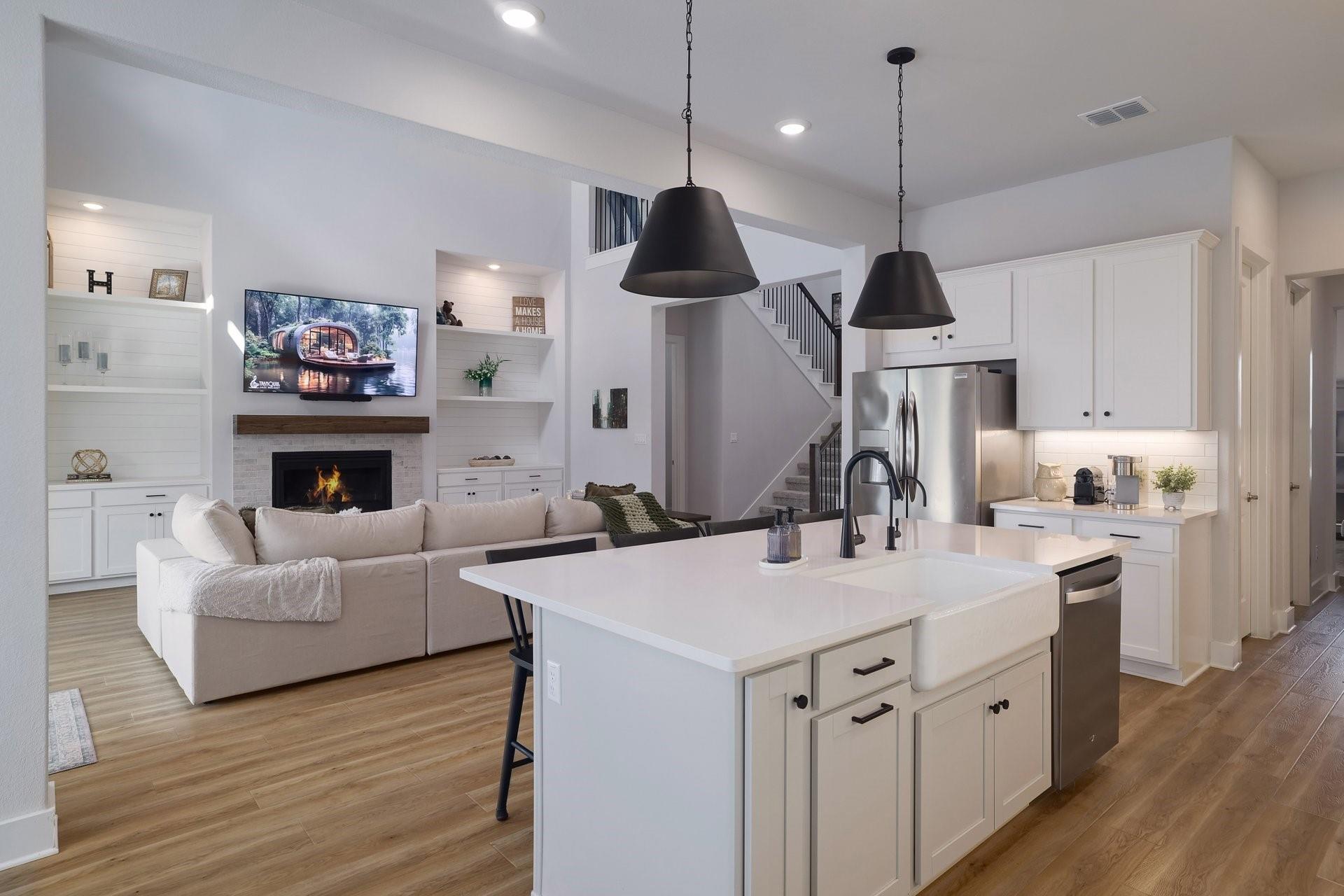 208 Crescent Moon Ct, Dripping Springs, TX 78620