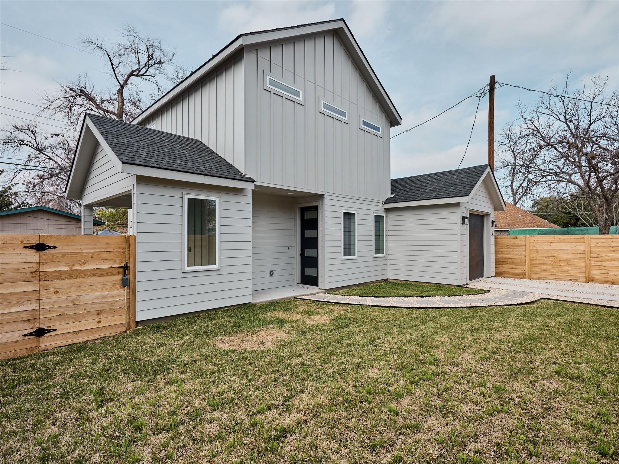 1002 Gullett St # 2, Austin, TX 78702