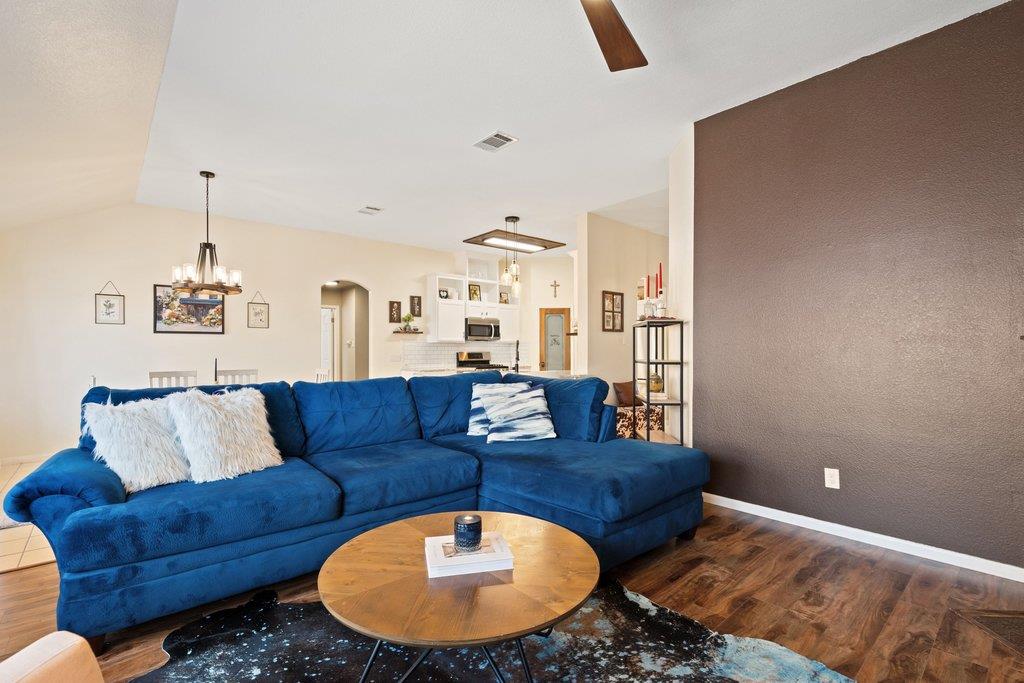 2305 Candle Ridge Trl, Georgetown, TX 78626