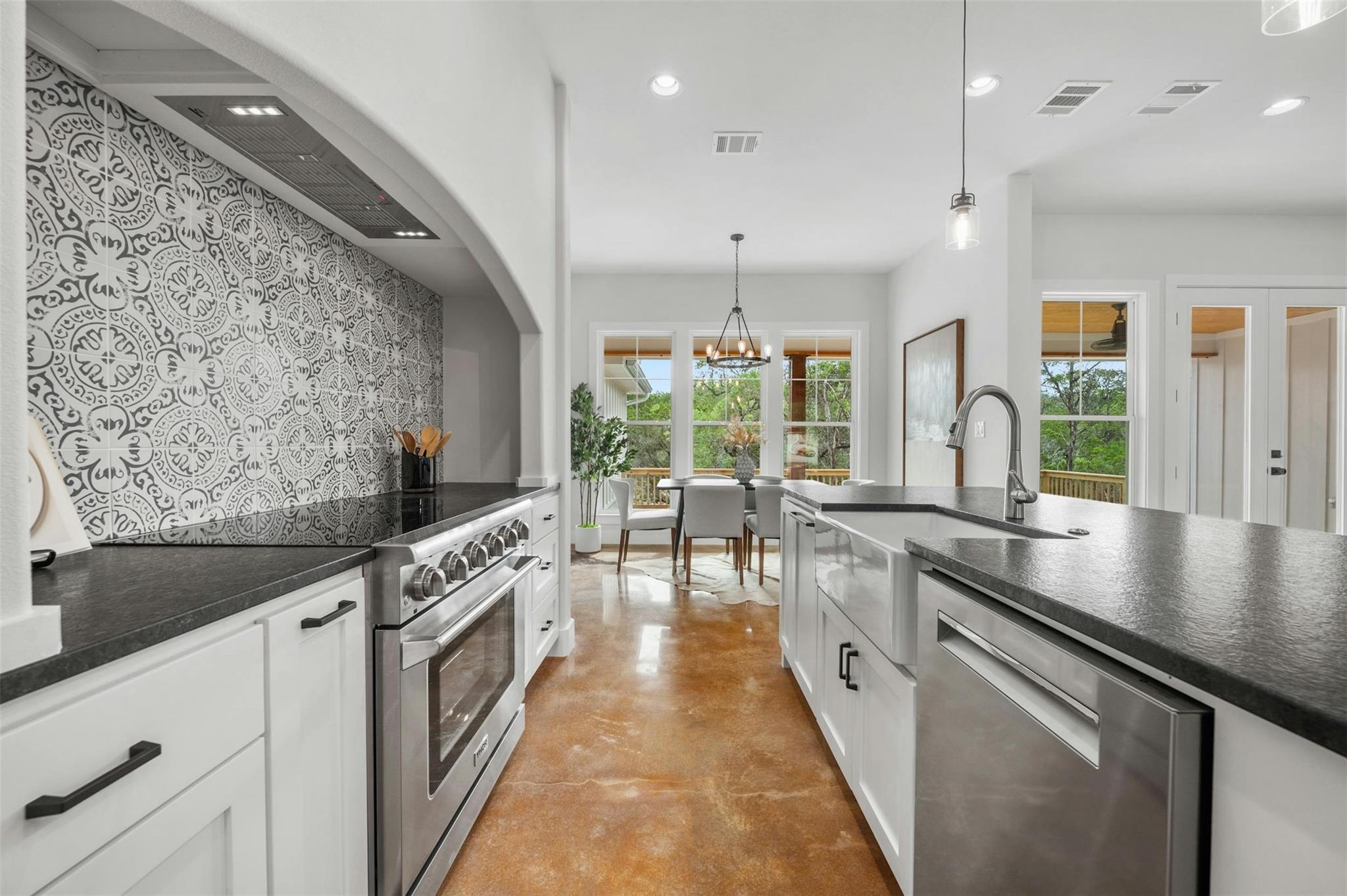 6 Hickory Ct, Wimberley, TX 78676