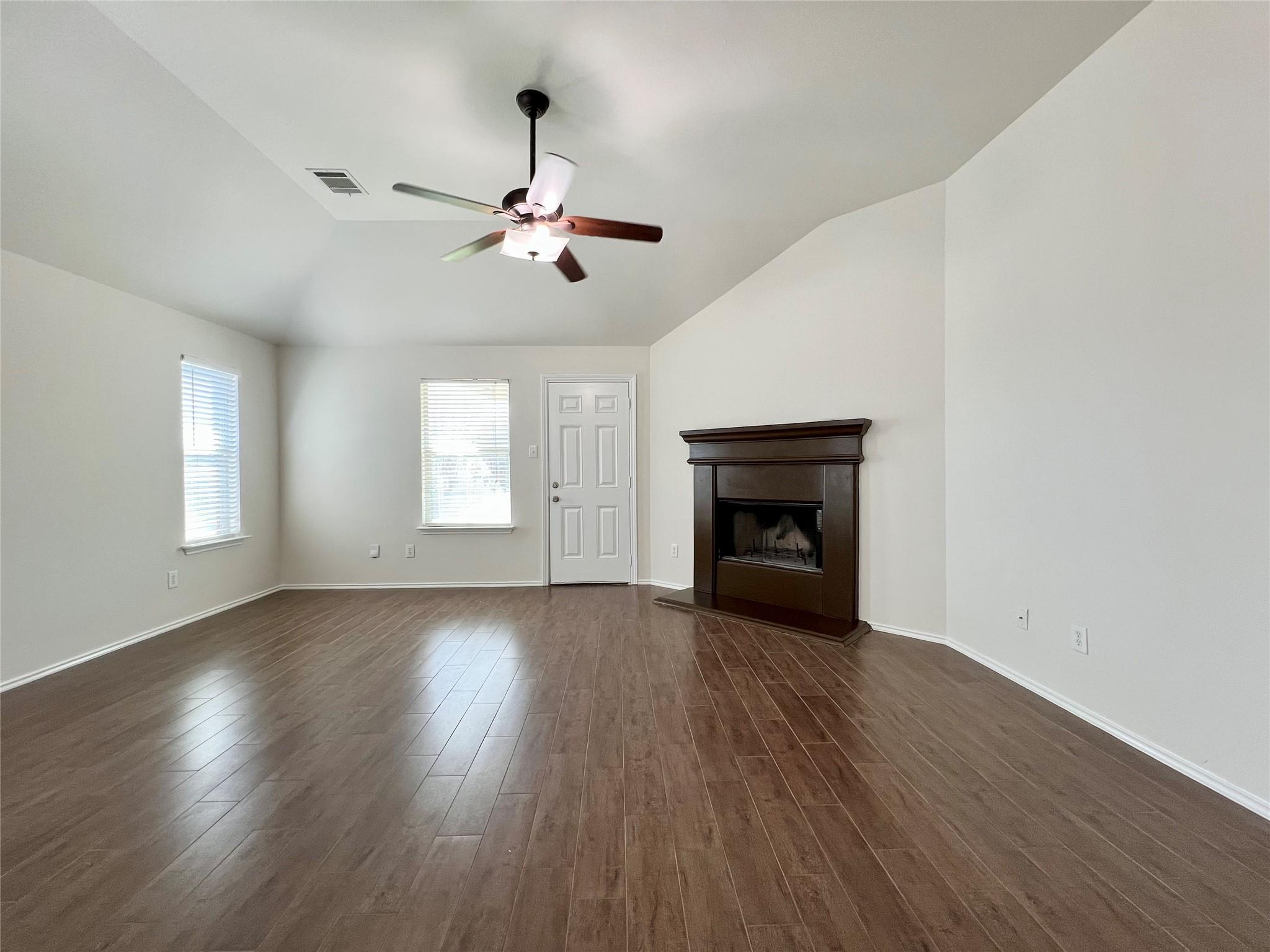 103 Castle Dr, Hutto, TX 78634