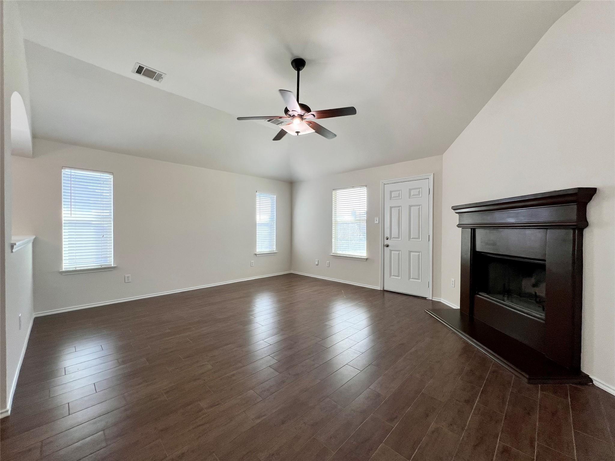 103 Castle Dr, Hutto, TX 78634