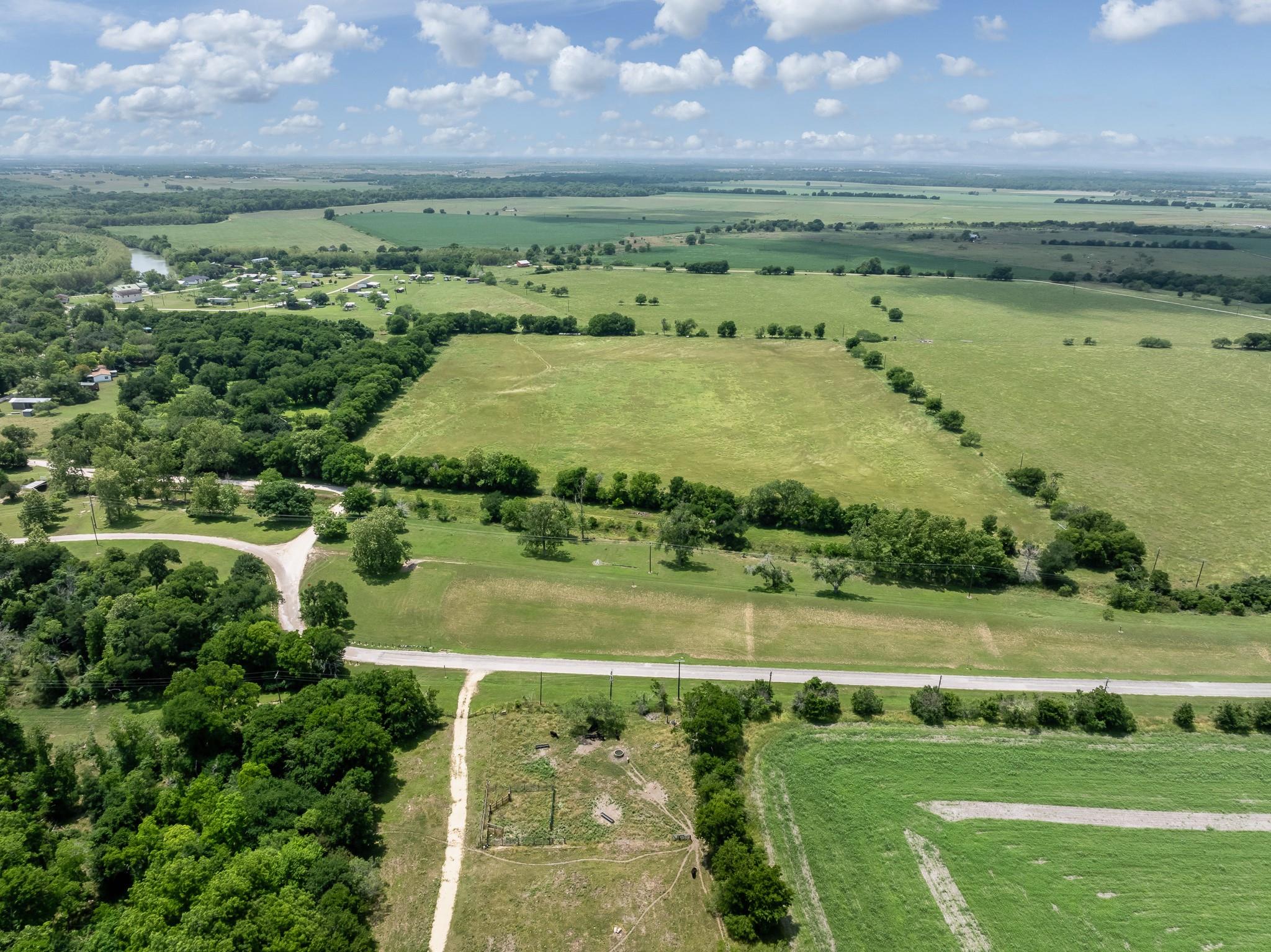 2091 Goodwin Rd, Gonzales, TX 78629