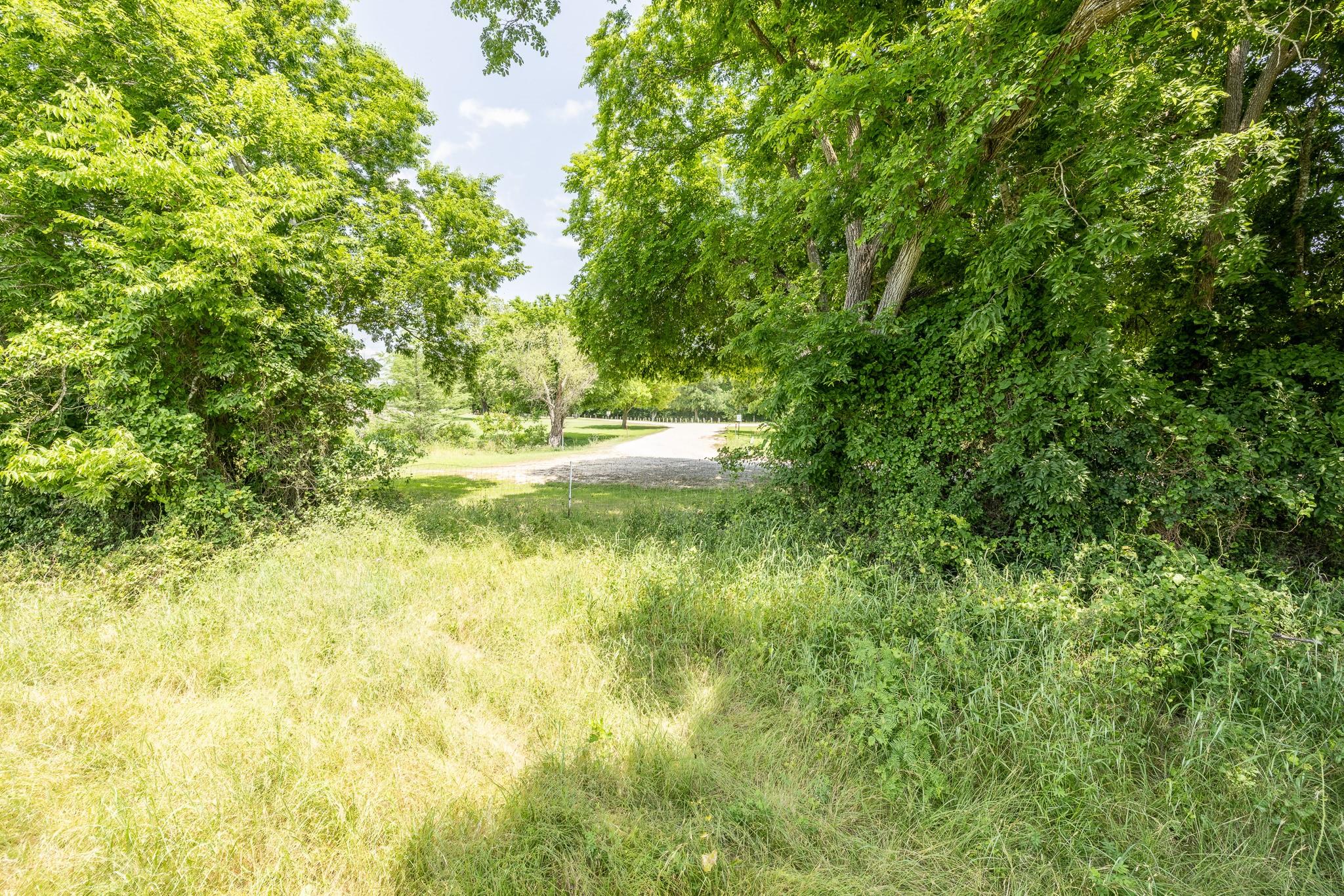 2091 Goodwin Rd, Gonzales, TX 78629