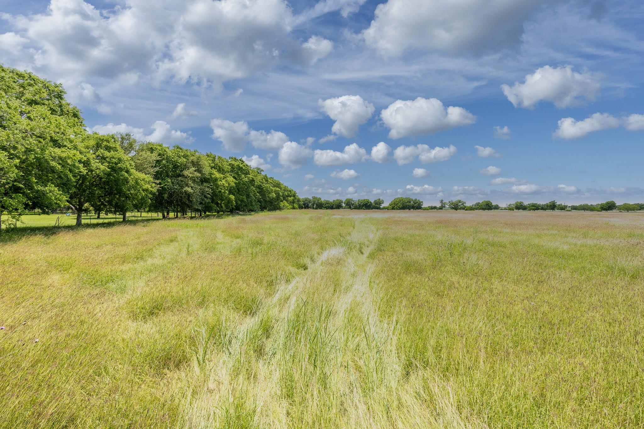 2091 Goodwin Rd, Gonzales, TX 78629