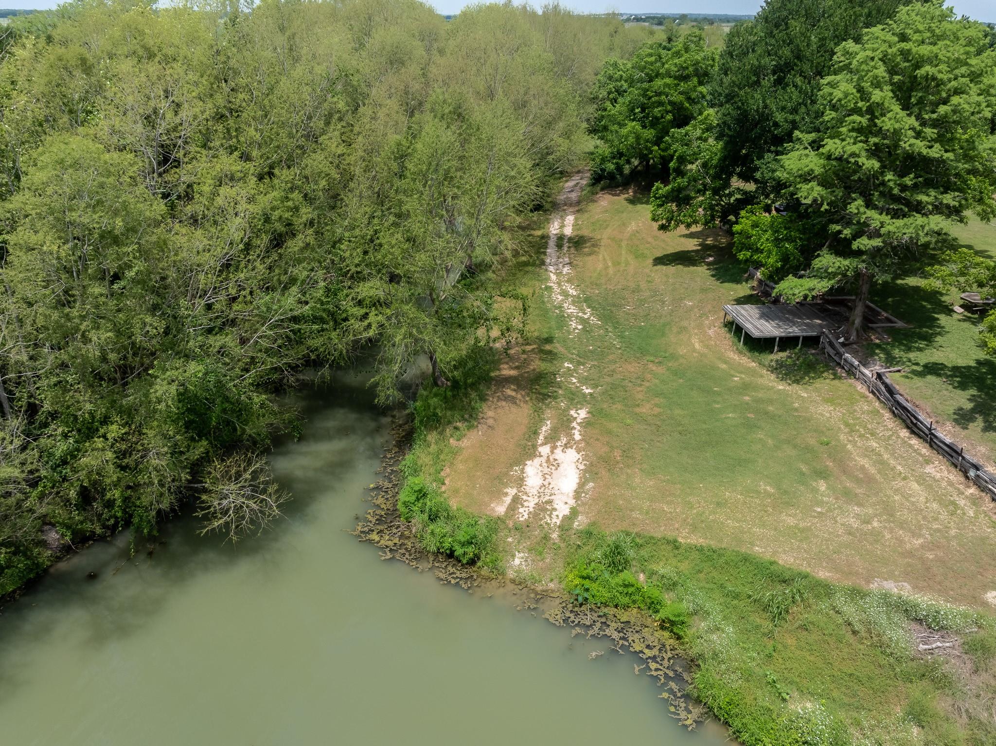 2091 Goodwin Rd, Gonzales, TX 78629