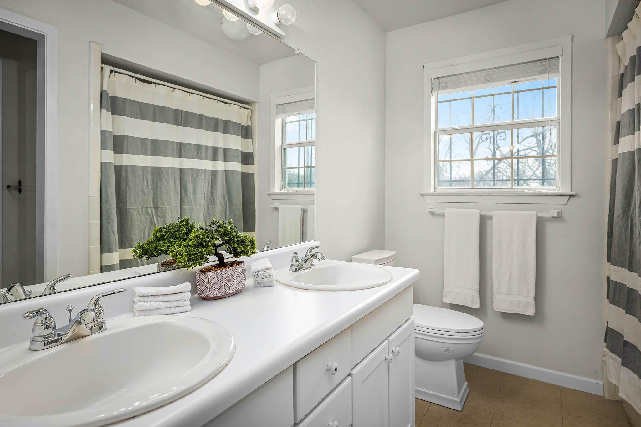 101 E Edgewater Ter, New Braunfels, TX 78130