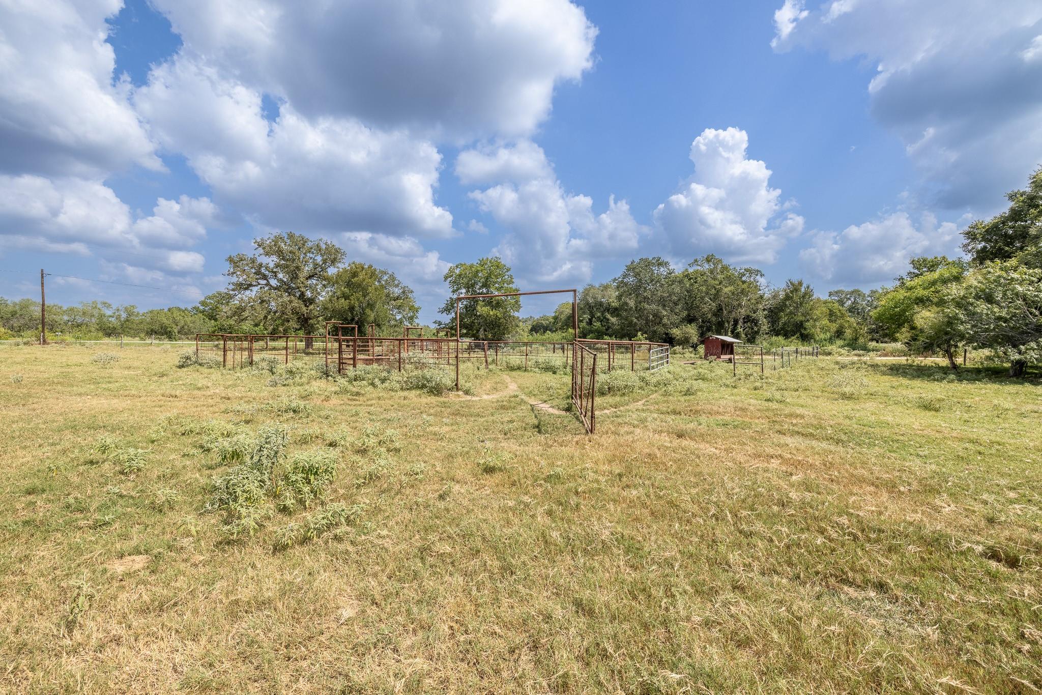 4725 Fm 532 E, Gonzales, TX 78629