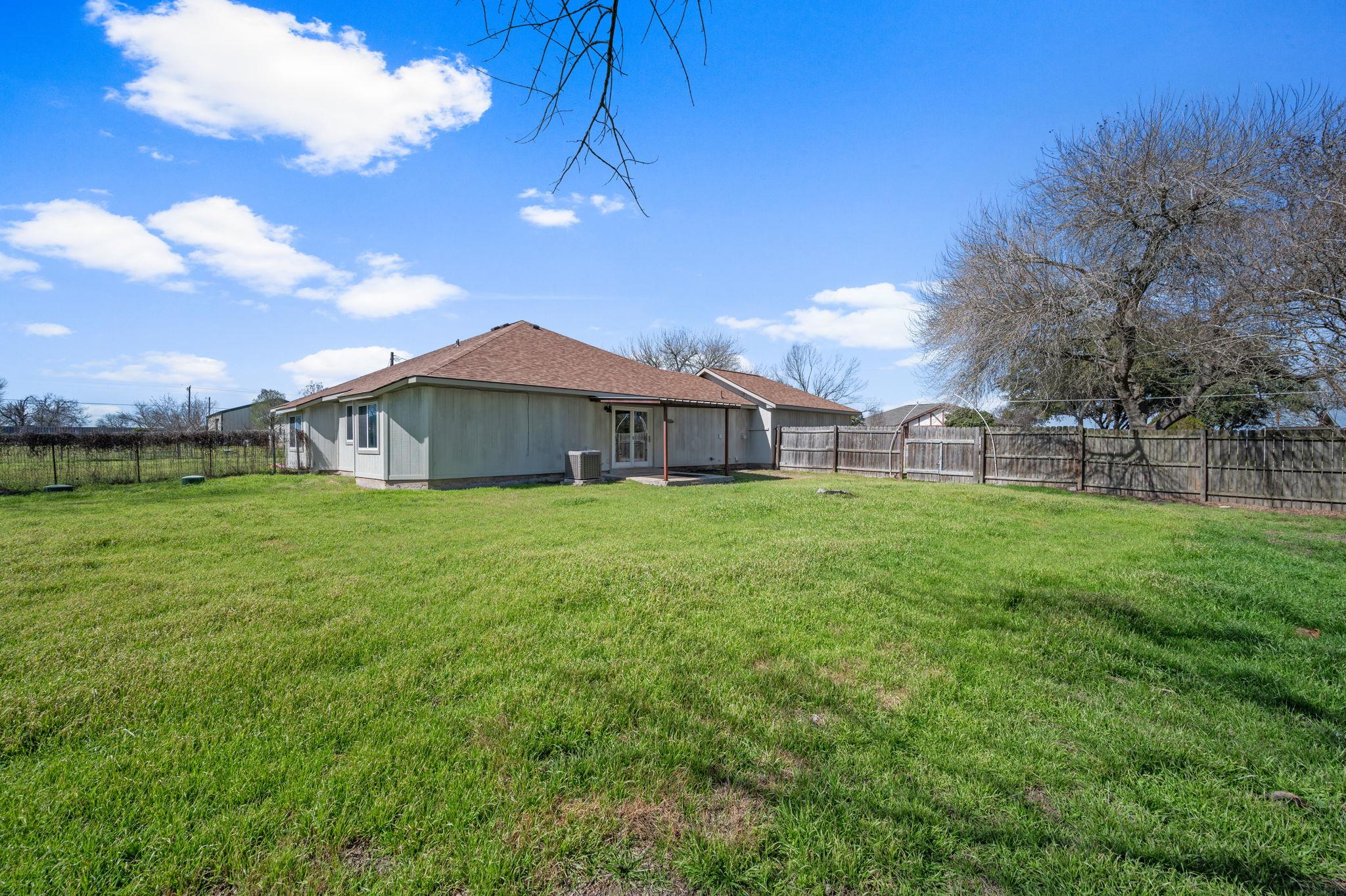 112 River Hills Ave, San Marcos, TX 78666