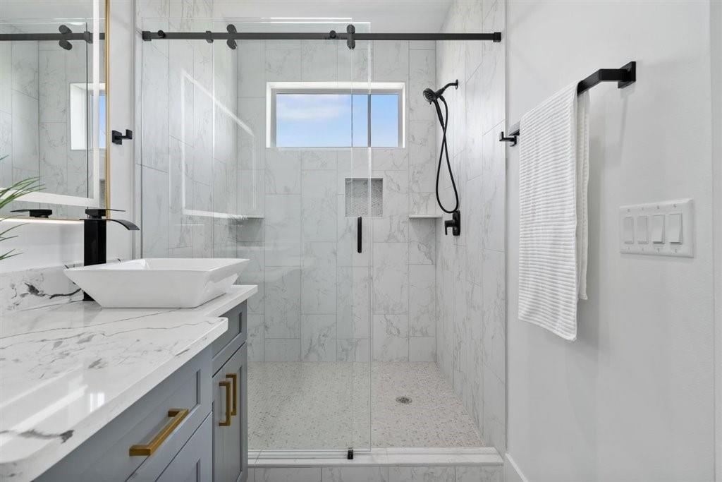 501 E Burton St, Manor, TX 78653