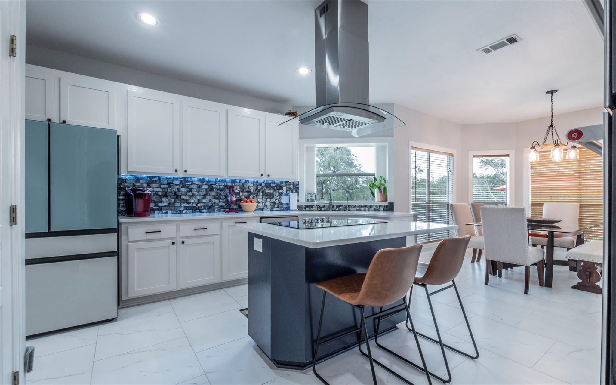 333 Wesley Rdg, Spicewood, TX 78669