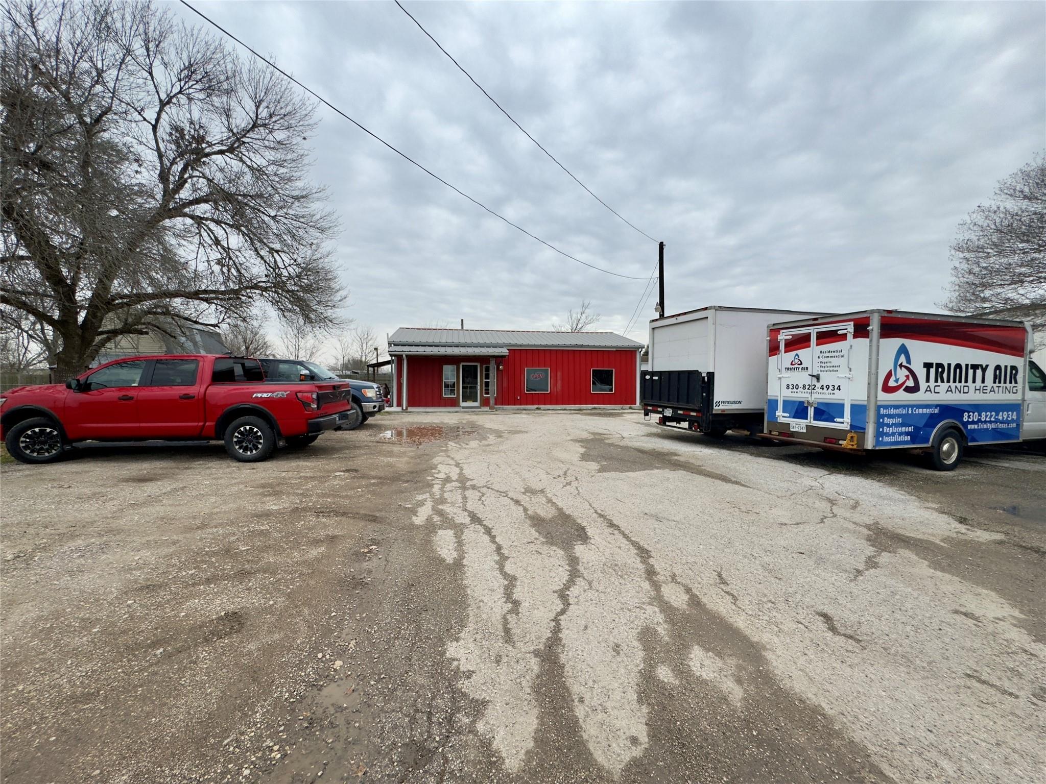 404 Blackjack UNIT B St # B, Lockhart, TX 78644