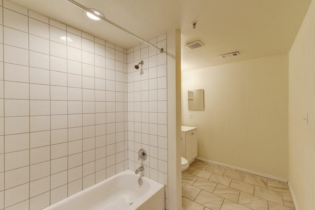420 N Pleasant Valley Dr # 305, Austin, TX 78702