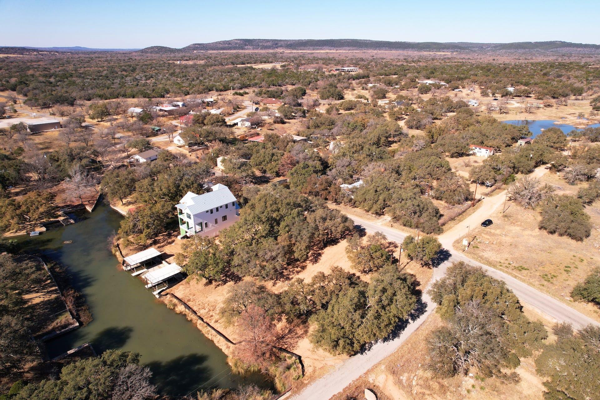 628 Williams Lakeshore, Kingsland, TX 78639