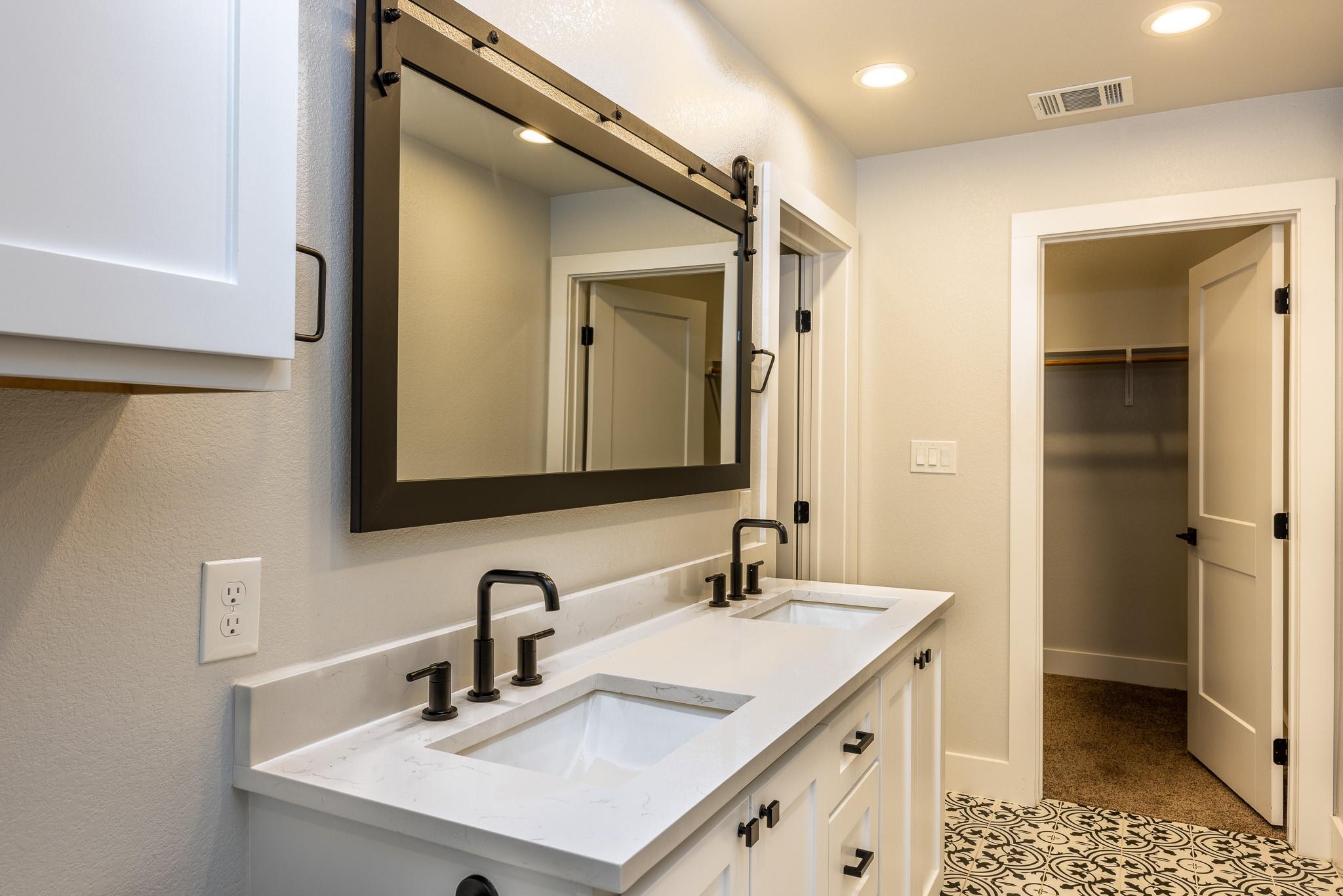 2604 Alamo St, Gonzales, TX 78629
