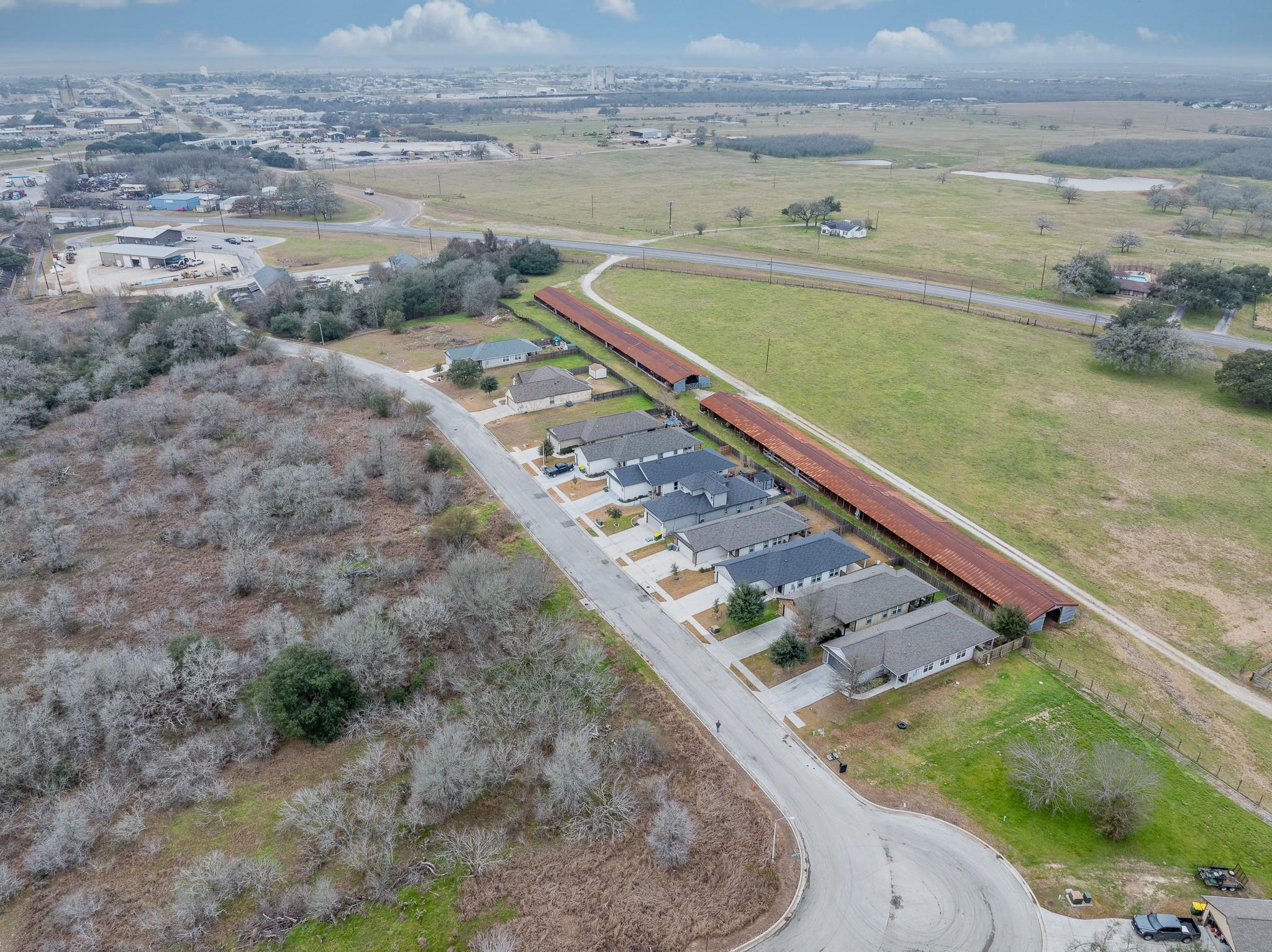 2604 Alamo St, Gonzales, TX 78629