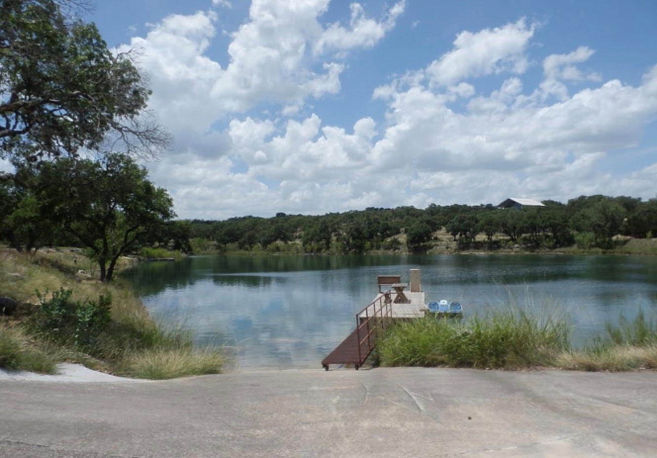 643 Kings Point Dr, Canyon Lake, TX 78133