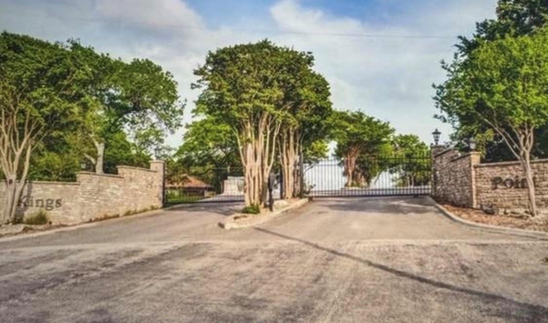 643 Kings Point Dr, Canyon Lake, TX 78133