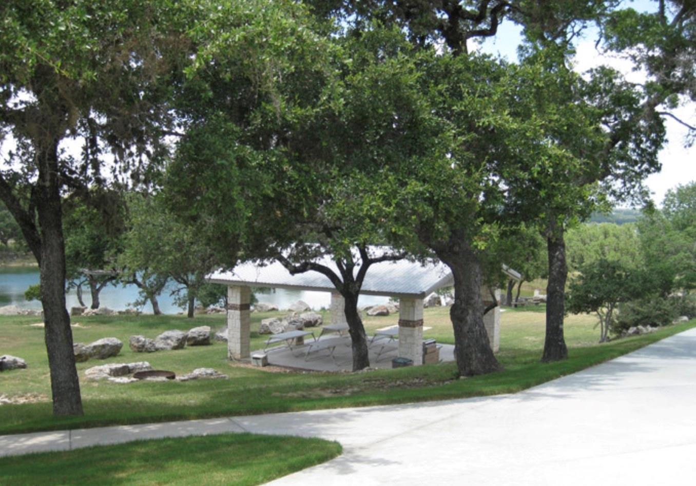 643 Kings Point Dr, Canyon Lake, TX 78133