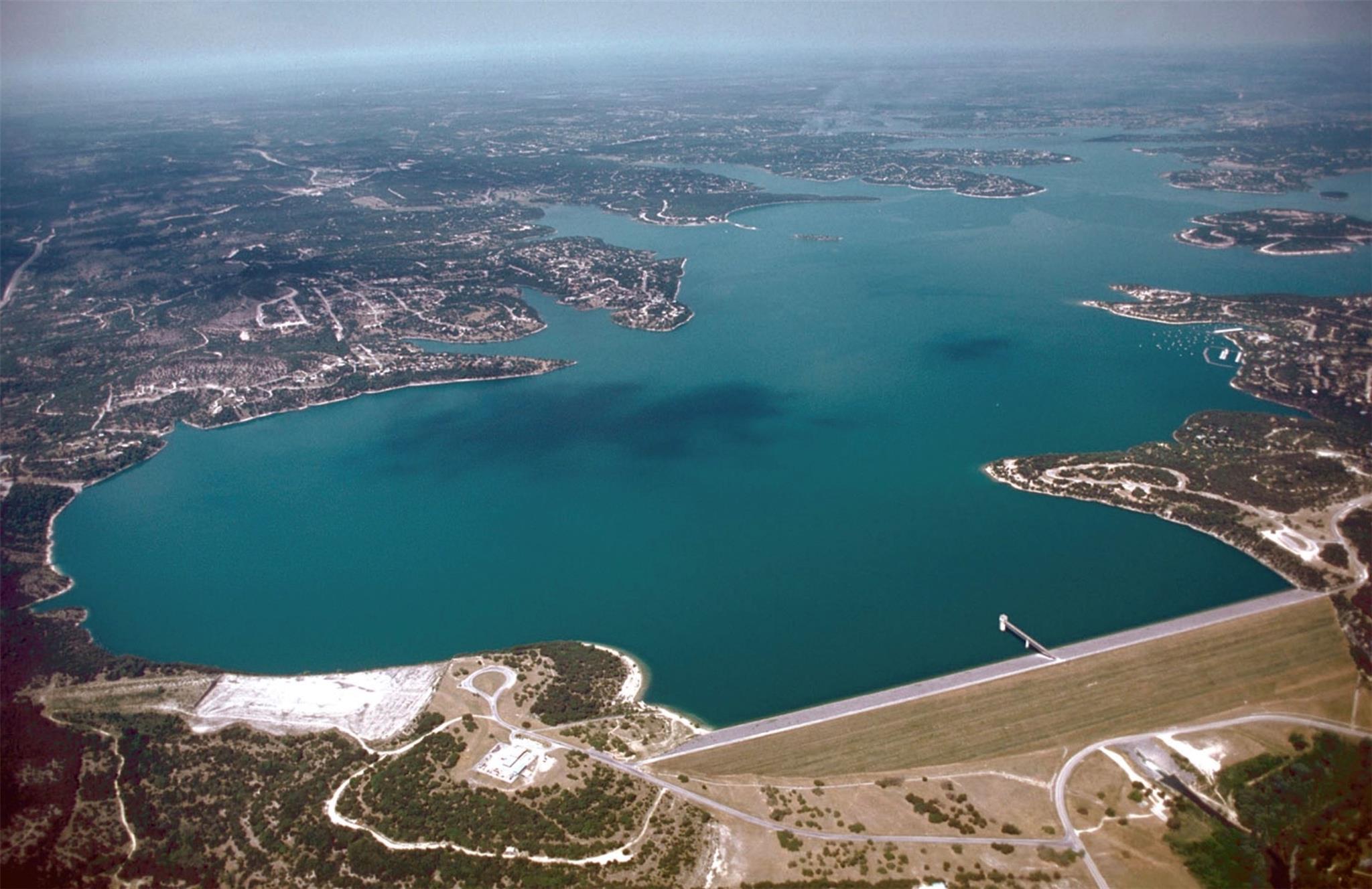 643 Kings Point Dr, Canyon Lake, TX 78133