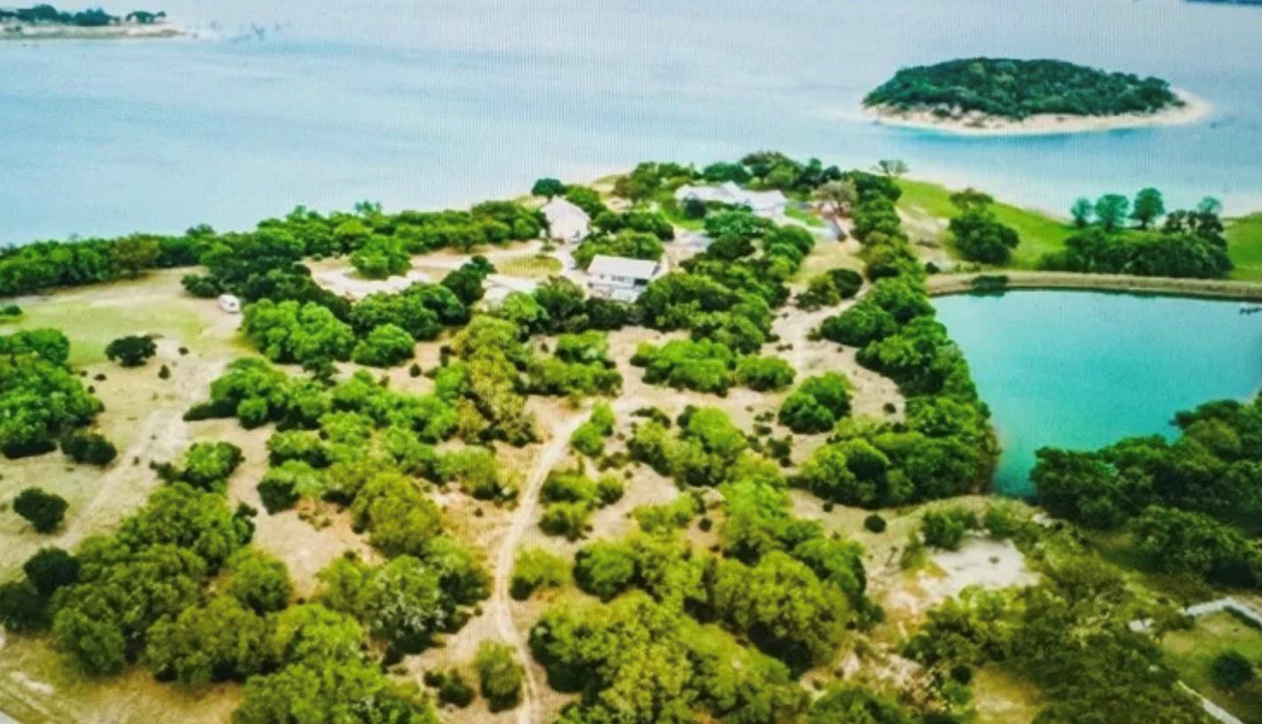 643 Kings Point Dr, Canyon Lake, TX 78133