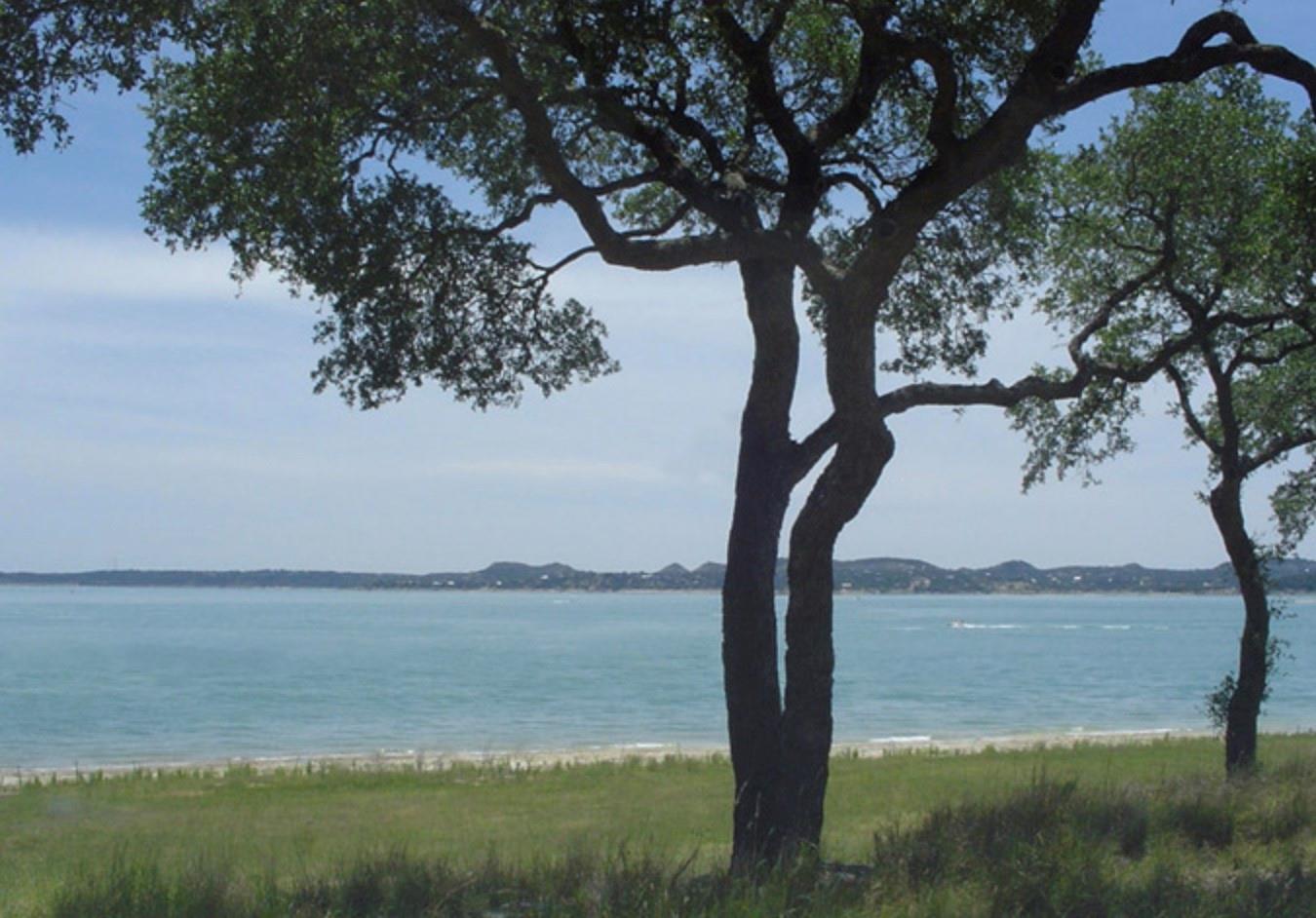 643 Kings Point Dr, Canyon Lake, TX 78133