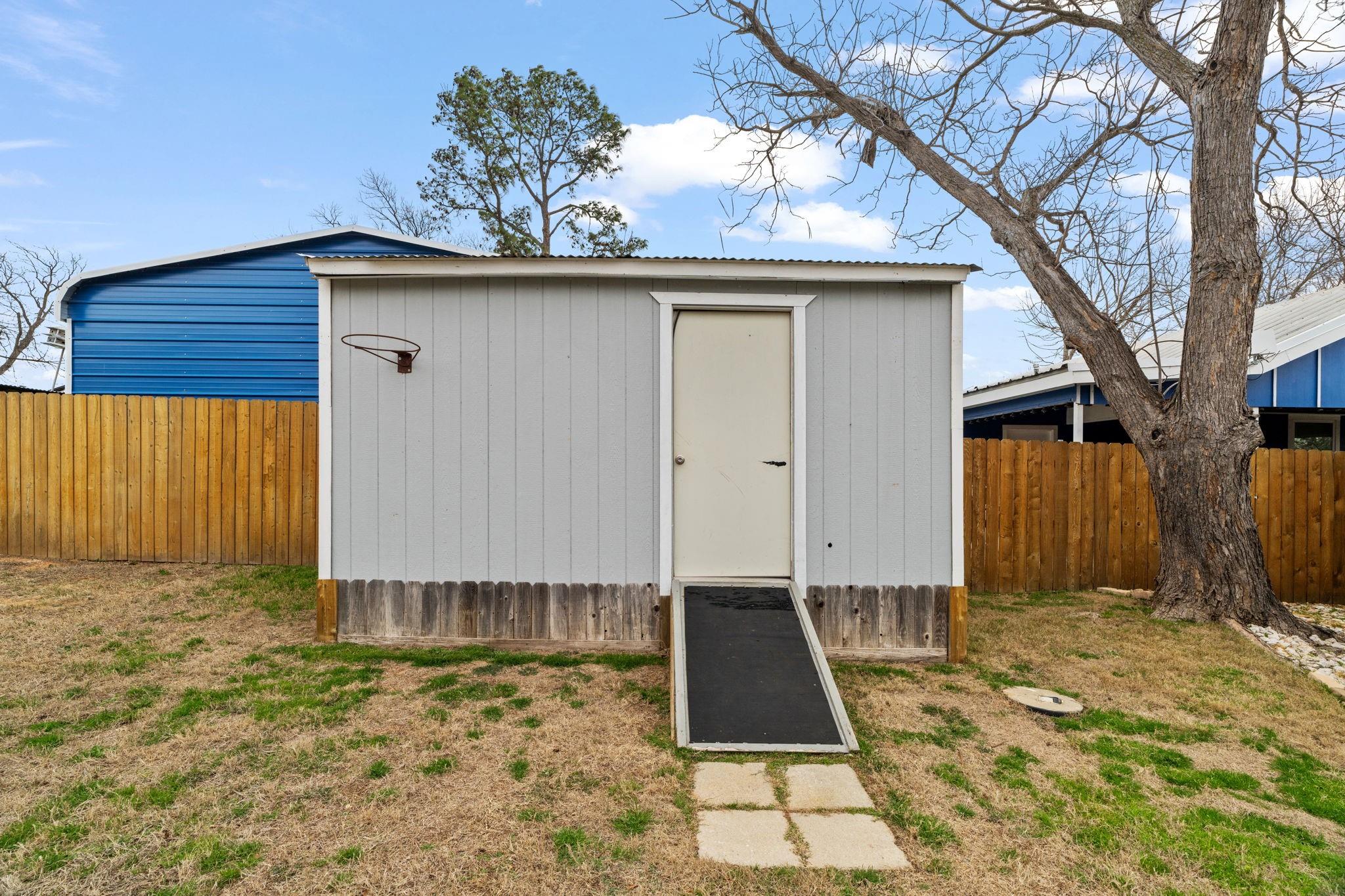 201 Sycamore, Tow, TX 78672