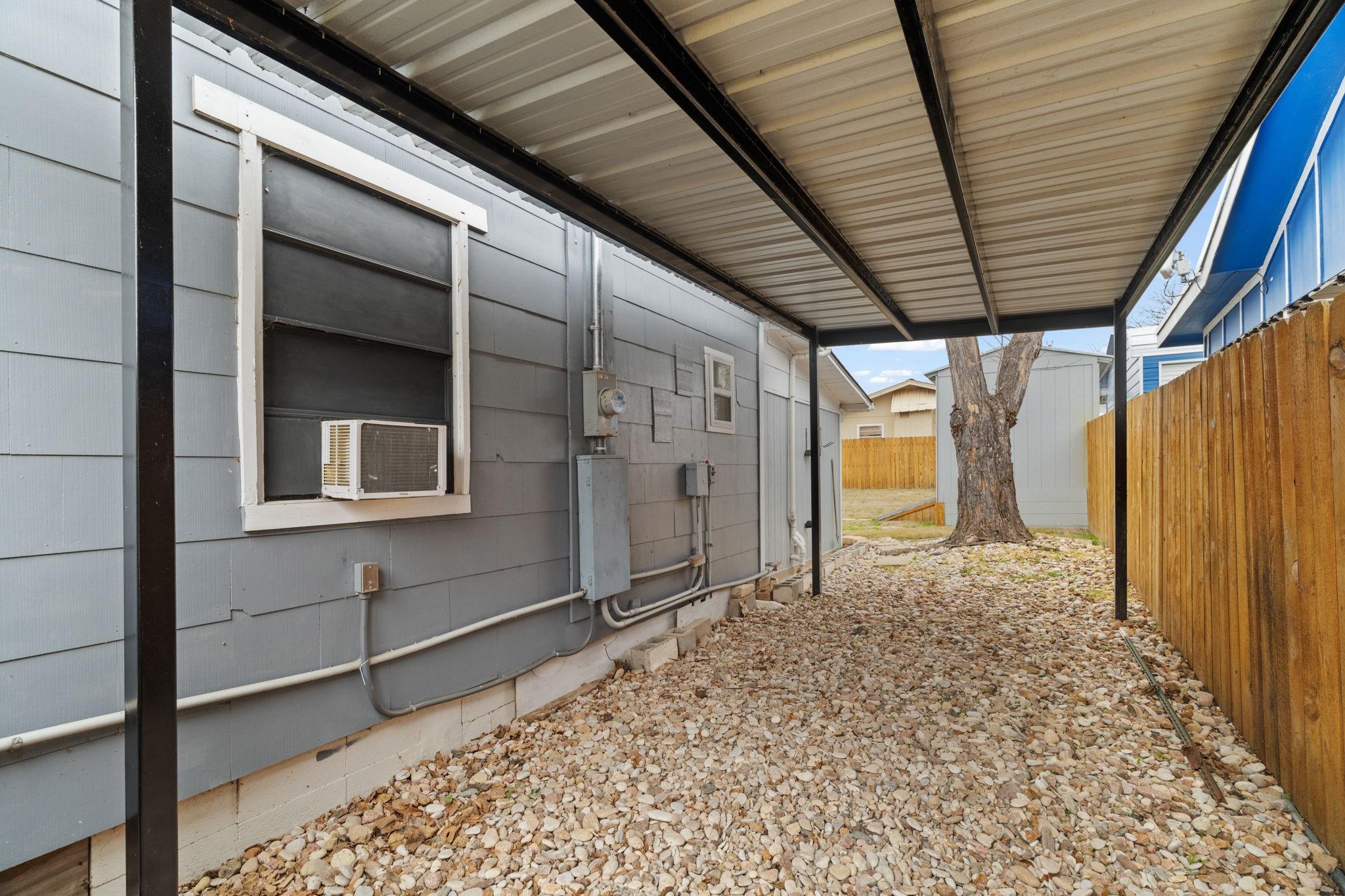 201 Sycamore, Tow, TX 78672
