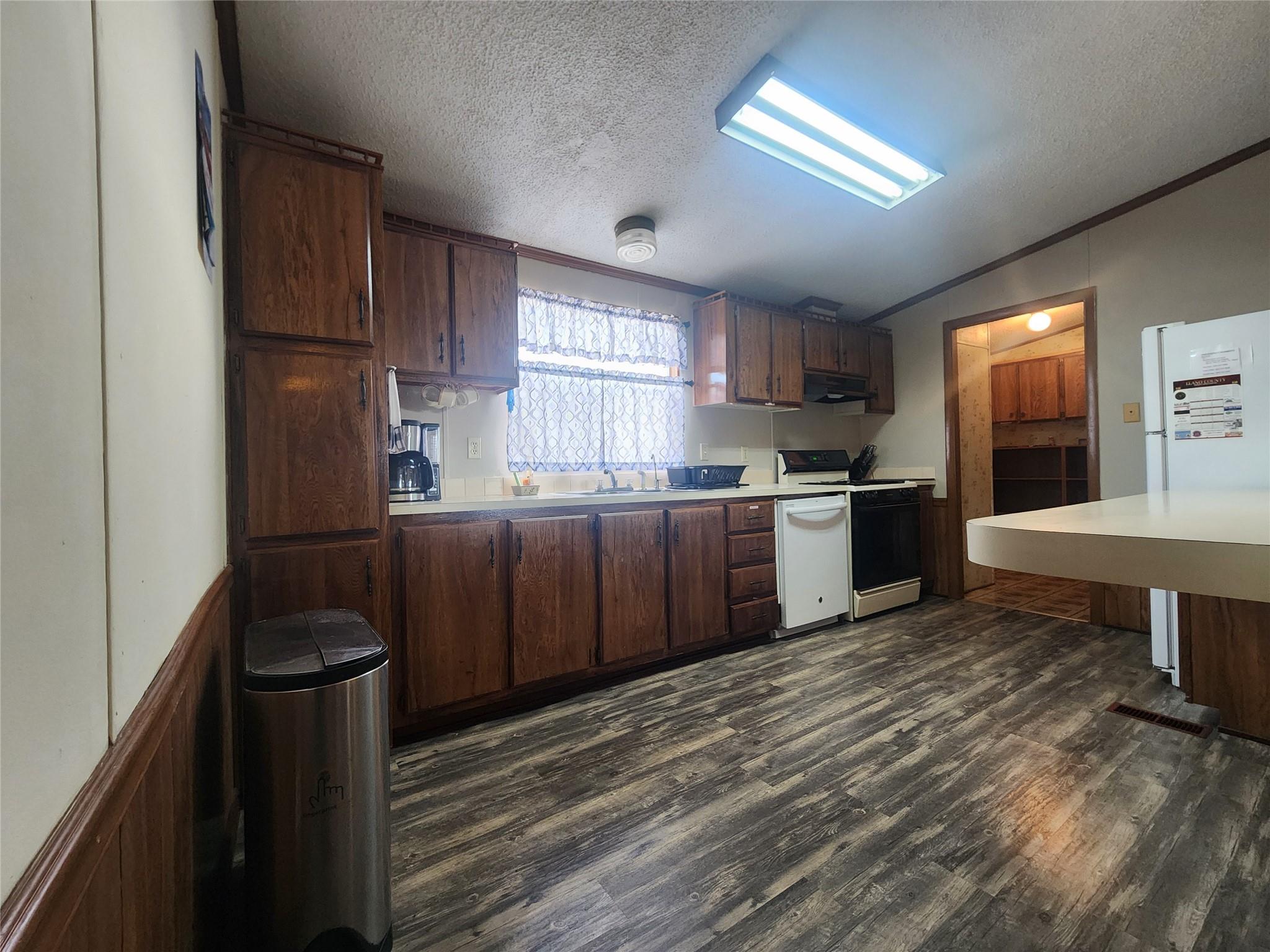 111 S Rio Llano Dr, Llano, TX 78643