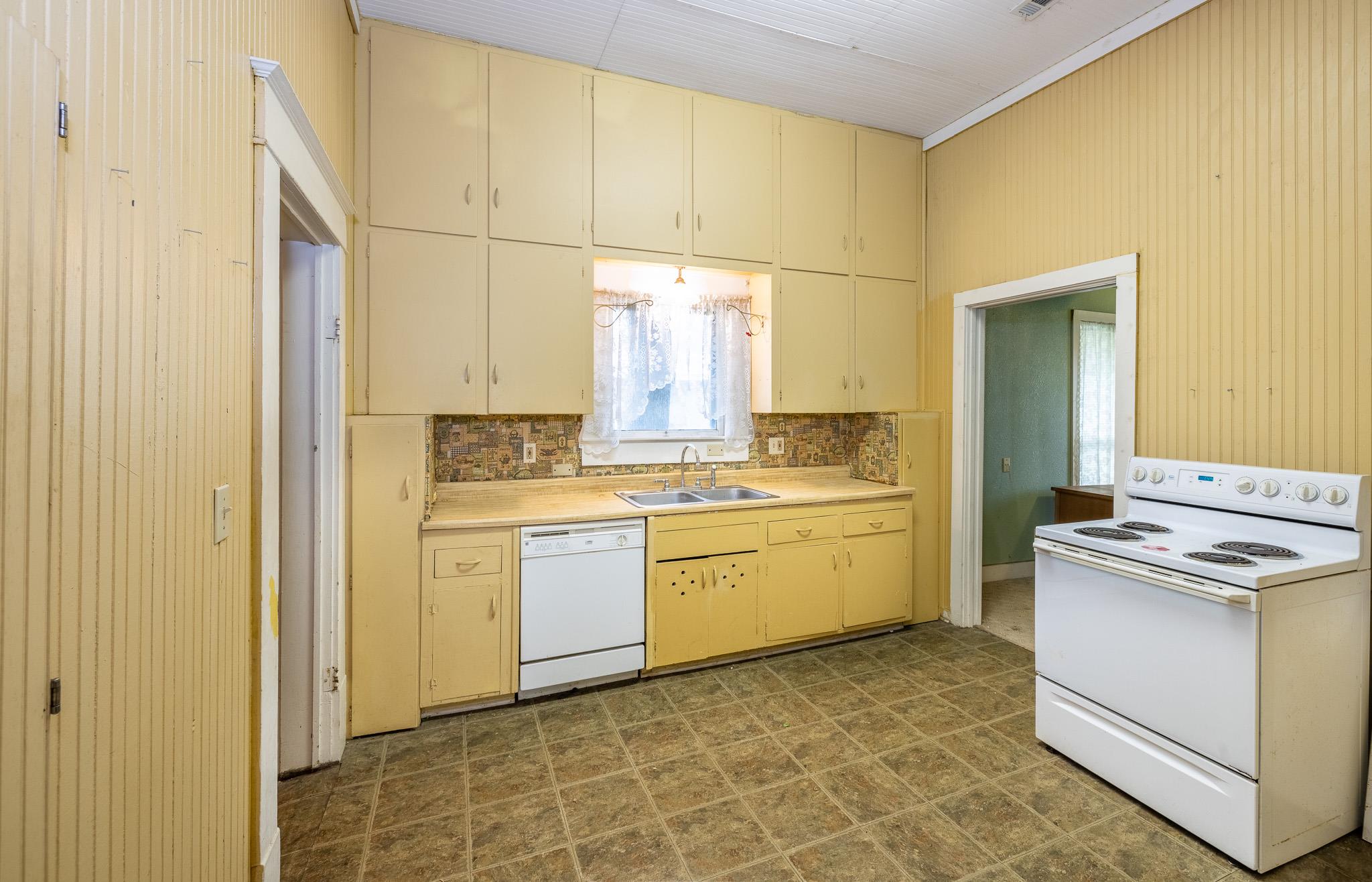 1003 Water St, Gonzales, TX 78629