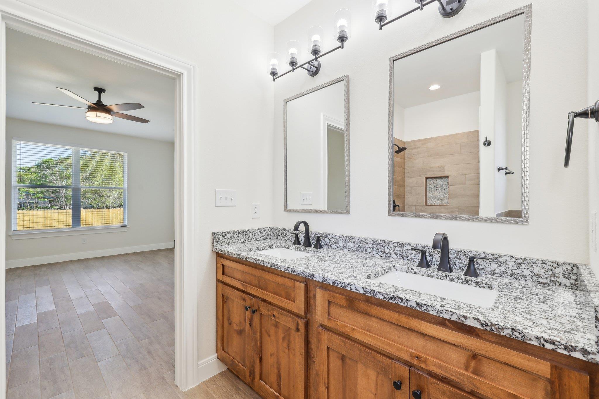 129 Callie St, Smithville, TX 78957